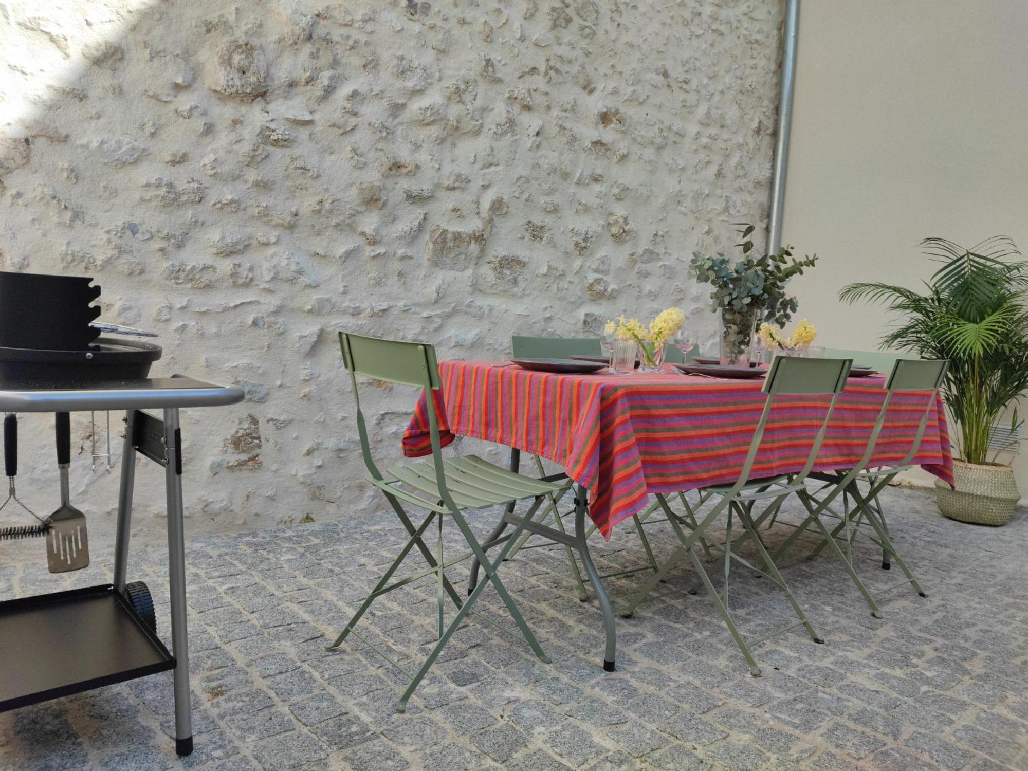 Beau Quartier Et Central, Maison Spacieuse Avec Cour, 3 Chambres, 3 Salles De Bains A 10 Min A Pied De La Gare Orleans Bagian luar foto