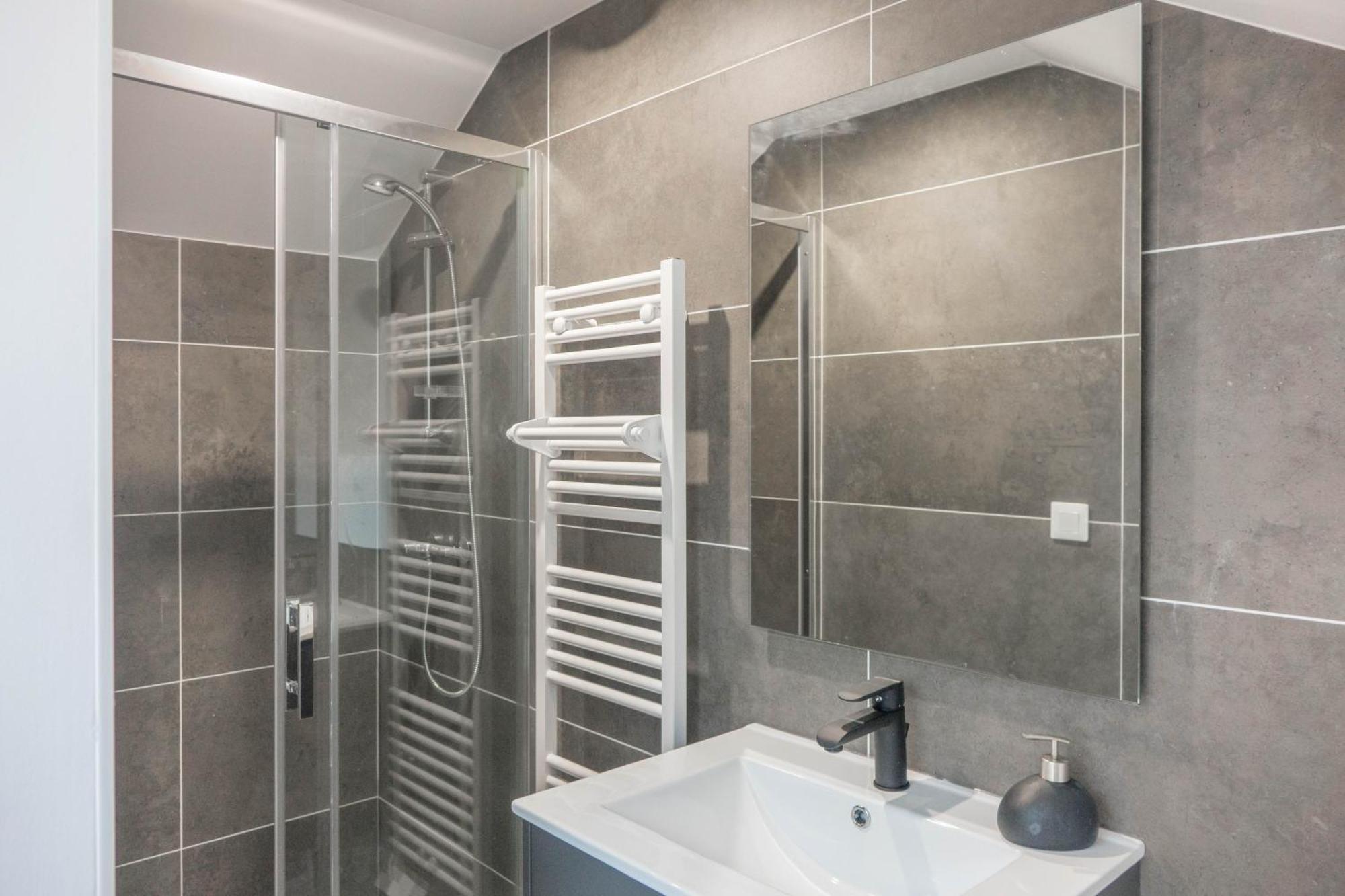 Beau Quartier Et Central, Maison Spacieuse Avec Cour, 3 Chambres, 3 Salles De Bains A 10 Min A Pied De La Gare Orleans Bagian luar foto