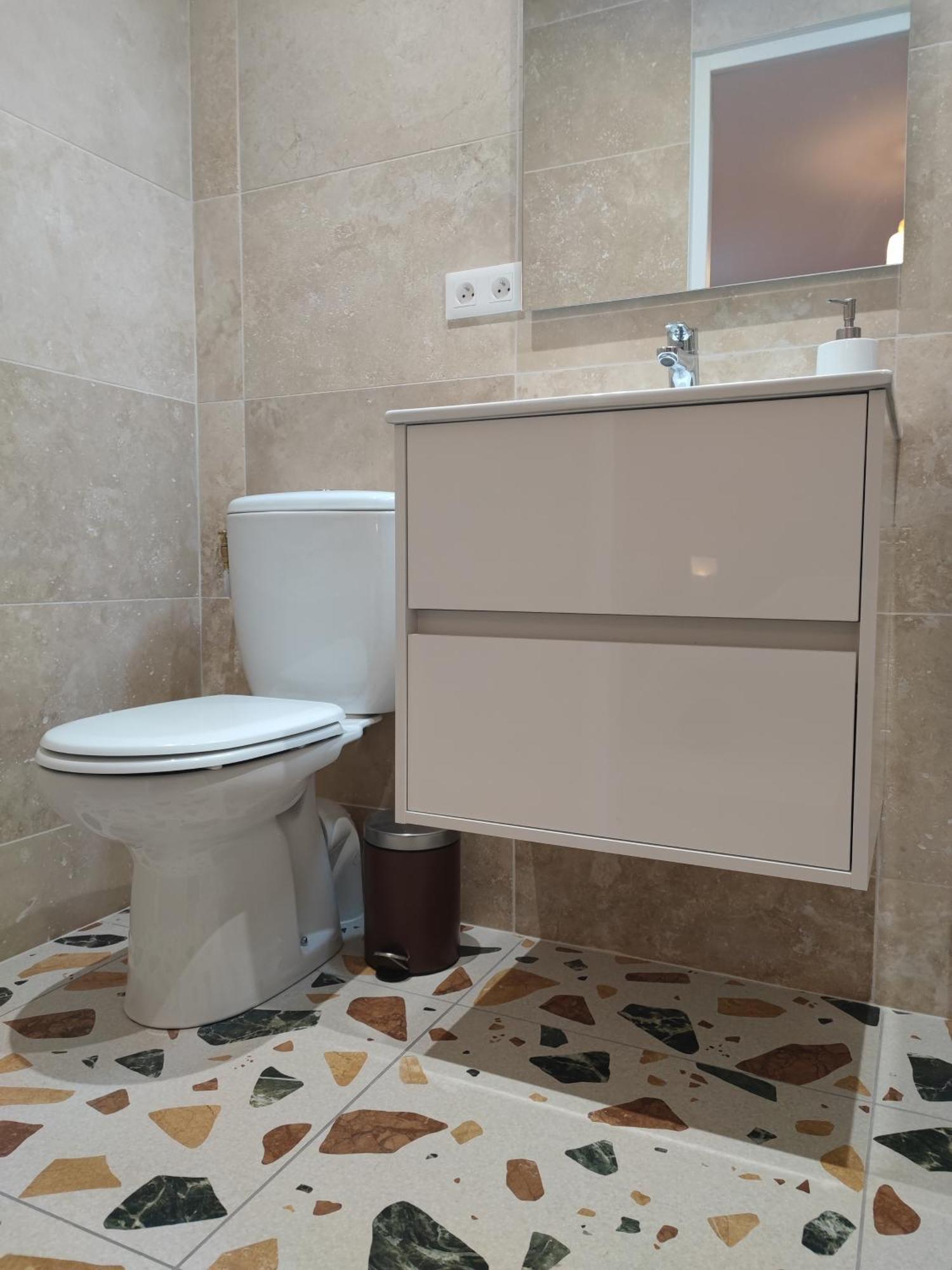 Beau Quartier Et Central, Maison Spacieuse Avec Cour, 3 Chambres, 3 Salles De Bains A 10 Min A Pied De La Gare Orleans Bagian luar foto