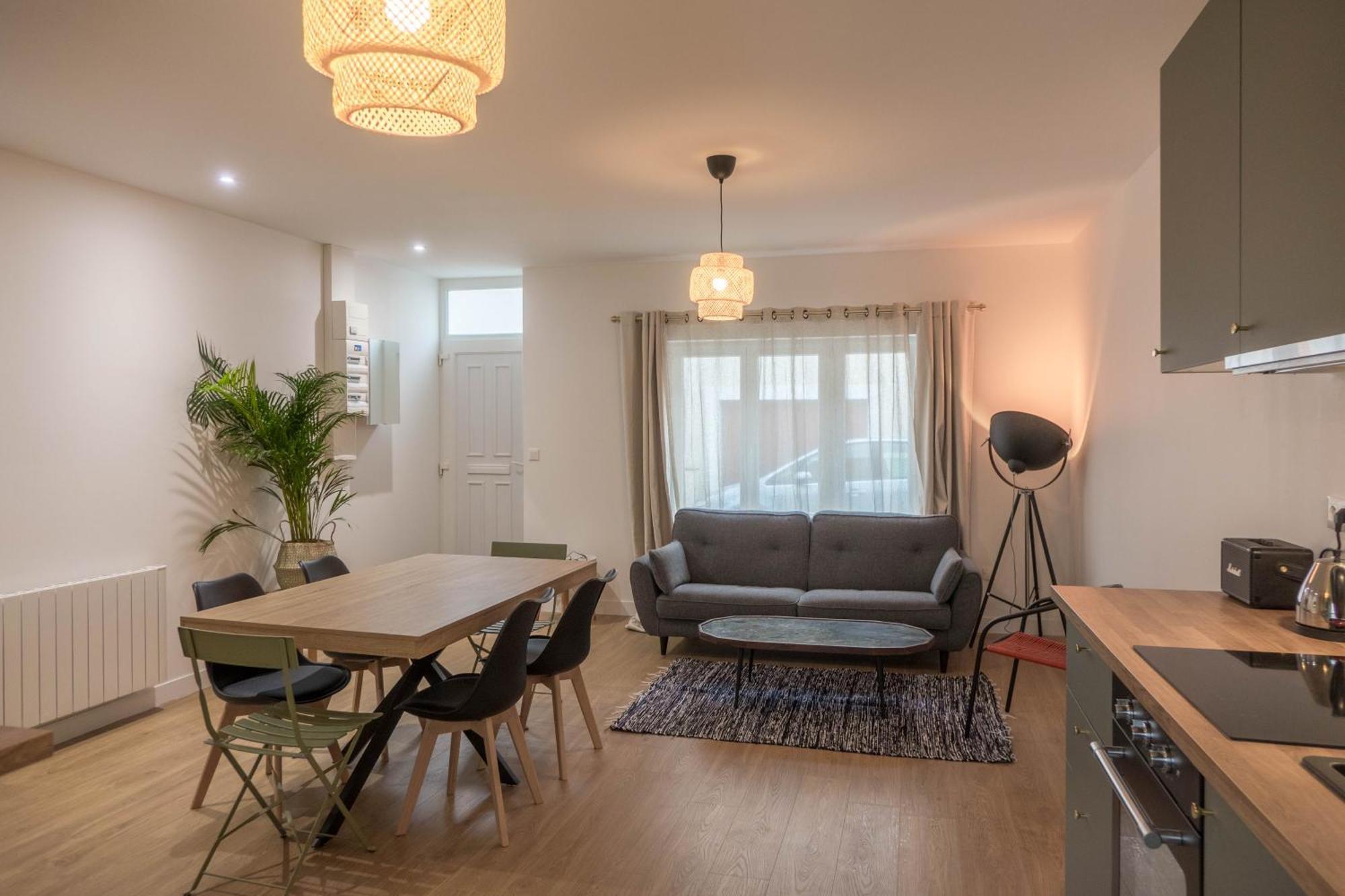 Beau Quartier Et Central, Maison Spacieuse Avec Cour, 3 Chambres, 3 Salles De Bains A 10 Min A Pied De La Gare Orleans Bagian luar foto